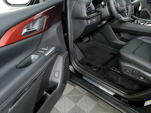 New 2026 Chevrolet Traverse Z71 w/ Enhanced Driving Package image 8