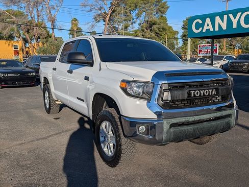 Used 2015 Toyota Tundra SR5 image 2