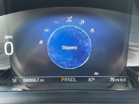 Used 2022 Ford Explorer Platinum w/ Equipment Group 601A AWD/4WD image 34