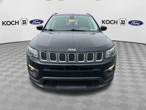 Used 2019 Jeep Compass Latitude w/ Cold Weather Group image 2