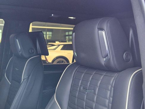 Certified 2025 Cadillac Escalade V w/ LPO, ONYX Package AWD/4WD image 11