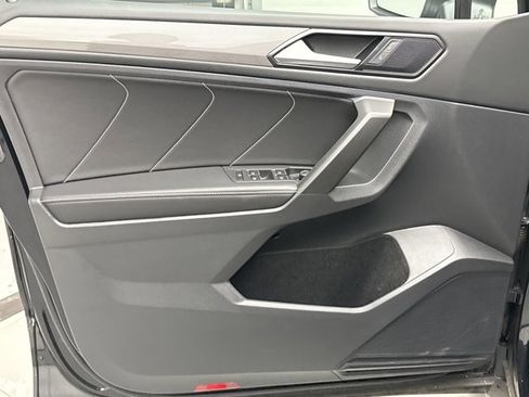 Used 2022 Volkswagen Tiguan SE image 9