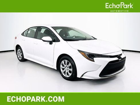Used 2025 Toyota Corolla LE image 1