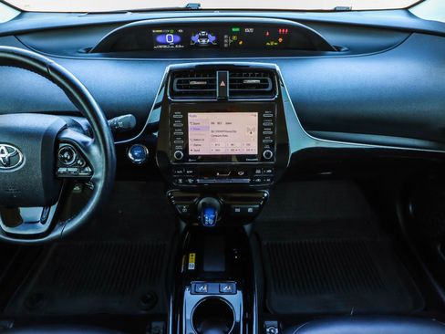 Used 2022 Toyota Prius XLE image 27