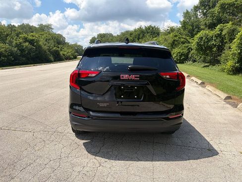 Used 2020 GMC Terrain SLE w/ Driver Convenience Package FWD image 4