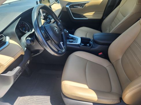 Used 2021 Toyota RAV4 XLE Premium AWD/4WD image 10