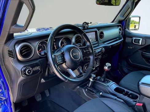 Used 2018 Jeep Wrangler Unlimited Sport S AWD/4WD image 16