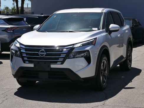 Used 2024 Nissan Rogue SV FWD image 7