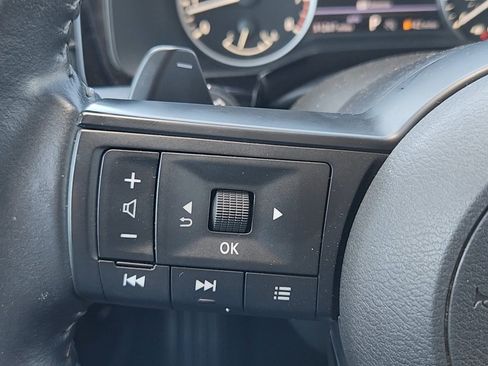 Used 2025 Nissan Pathfinder SV AWD/4WD image 12