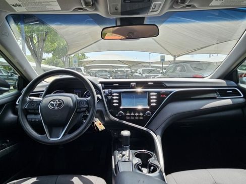 Used 2018 Toyota Camry LE FWD image 15