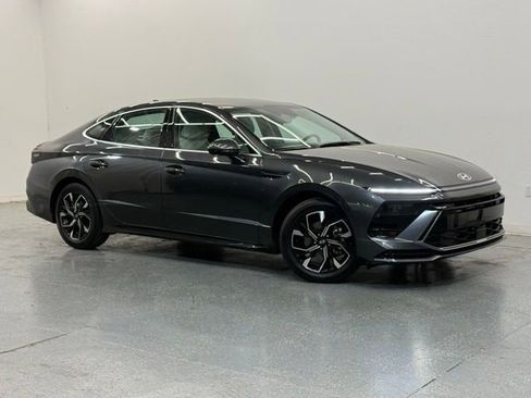 Used 2025 Hyundai Sonata SEL FWD image 2