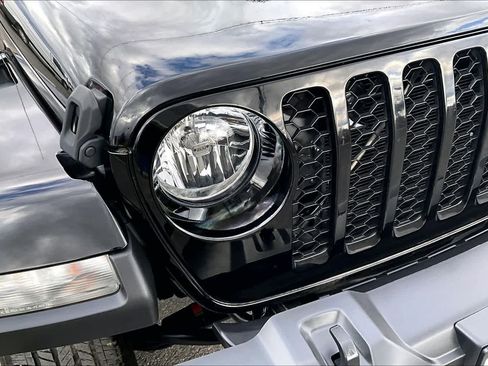 Used 2021 Jeep Gladiator Sport image 31
