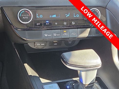 Used 2024 Hyundai Elantra SEL image 19