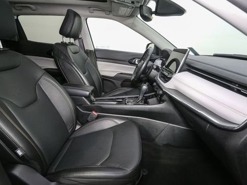 Used 2022 Jeep Compass Limited w/ Sun and Sound Group AWD/4WD image 16
