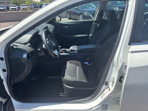Used 2025 Nissan Altima 2.5 SV FWD image 27