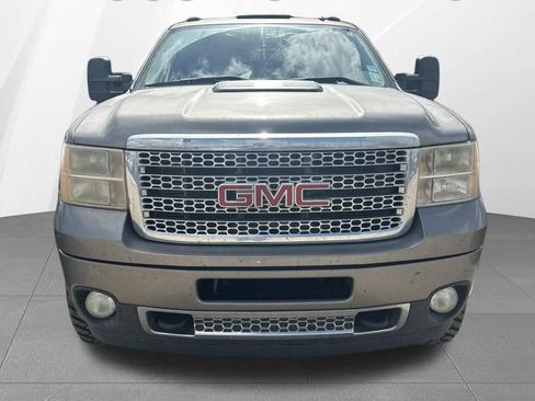 Used 2012 GMC Sierra 2500 Denali w/ Suspension Package, Off-Road AWD/4WD image 2