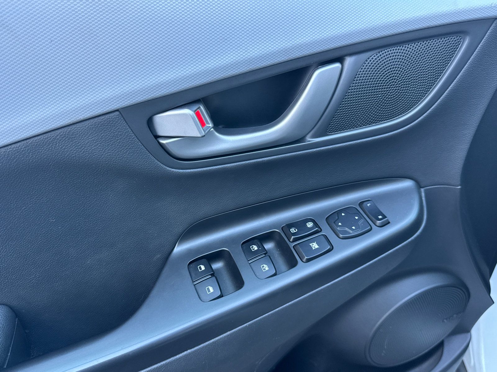 Used 2020 Hyundai Kona Limited AWD/4WD image 13