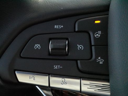 Certified 2023 Cadillac Escalade Premium Luxury image 25