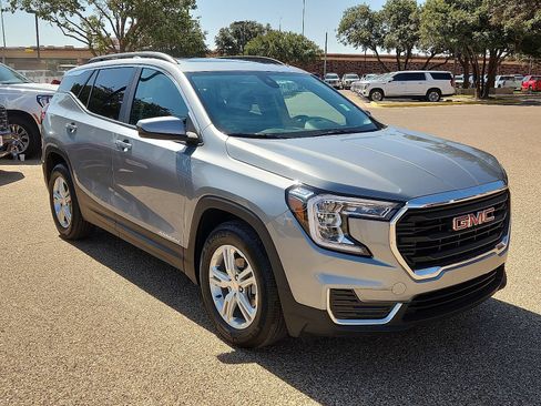Used 2024 GMC Terrain SLE w/ Driver Convenience Package FWD image 7