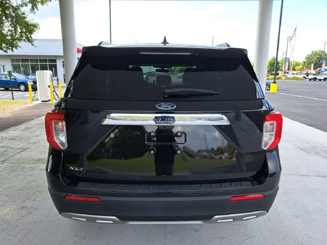 Used 2024 Ford Explorer XLT w/ Equipment Group 202A RWD image 6