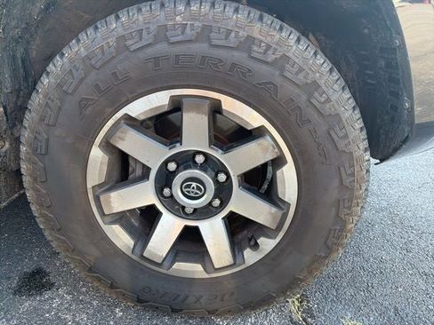 Used 2022 Toyota 4Runner TRD Off-Road AWD/4WD image 13