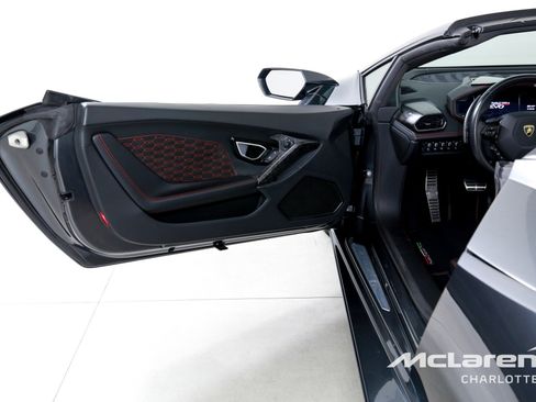 Used 2022 Lamborghini Huracan EVO RWD image 10