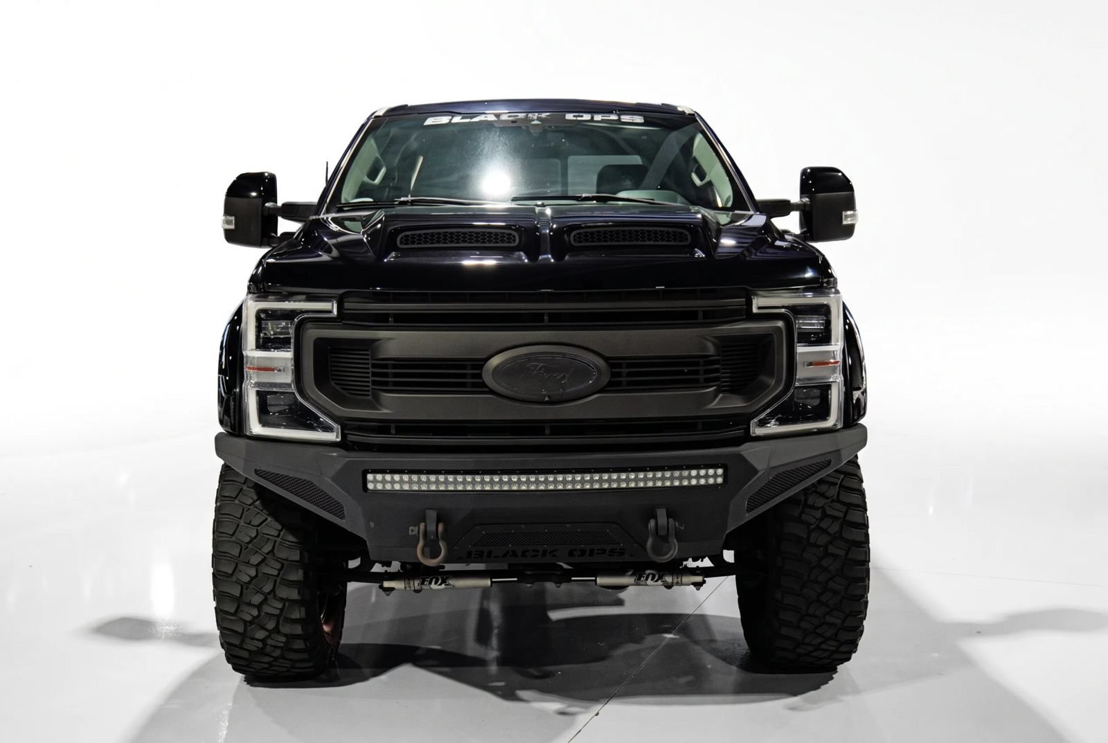 Used 2020 Ford F250 Lariat w/ Lariat Ultimate Package AWD/4WD image 2