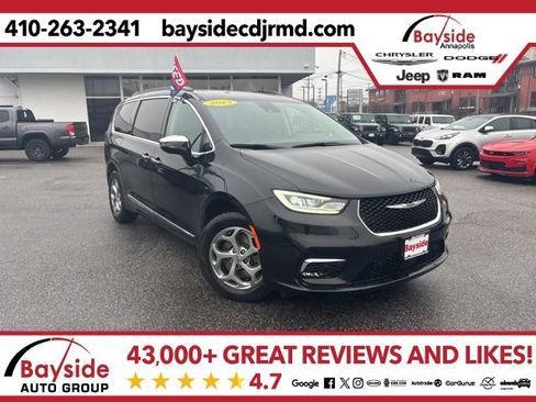 Used 2023 Chrysler Pacifica Limited AWD/4WD image 1