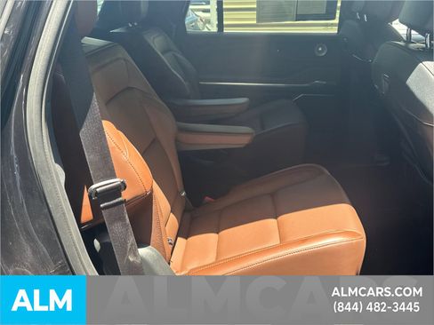 Used 2025 Lincoln Navigator Reserve AWD/4WD image 17