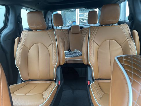 New 2026 Chrysler Pacifica Pinnacle image 15