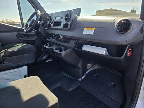 Used 2020 Mercedes-Benz Sprinter 2500 image 23
