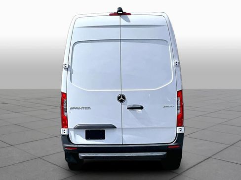 Used 2025 Mercedes-Benz Sprinter 2500 image 5