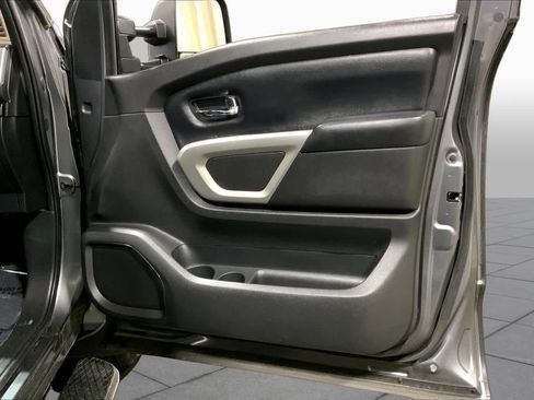Used 2018 Nissan Titan SV w/ SV Convenience Package AWD/4WD image 23