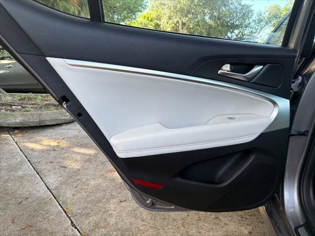 Used 2025 Genesis G70 2.5T RWD image 15