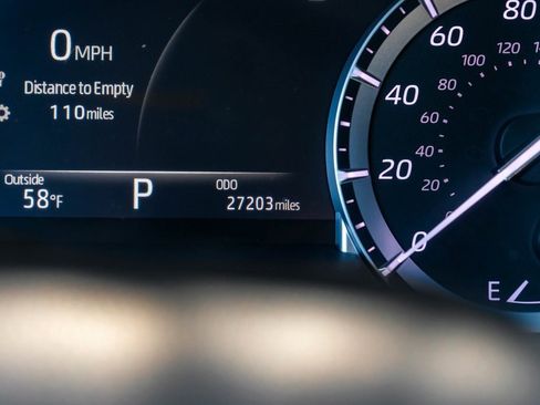 Used 2022 Toyota Highlander XLE image 3