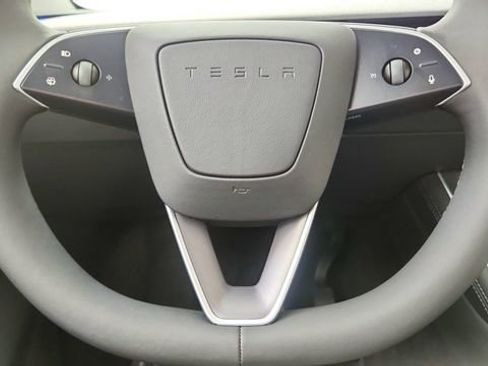 Used 2026 Tesla Model Y AWD image 40