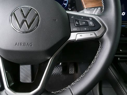 Certified 2025 Volkswagen Atlas SE image 14