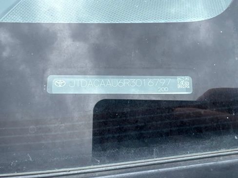 Used 2024 Toyota Prius LE FWD image 11