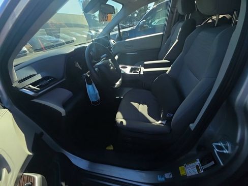 Used 2023 Toyota Sienna LE AWD/4WD image 5