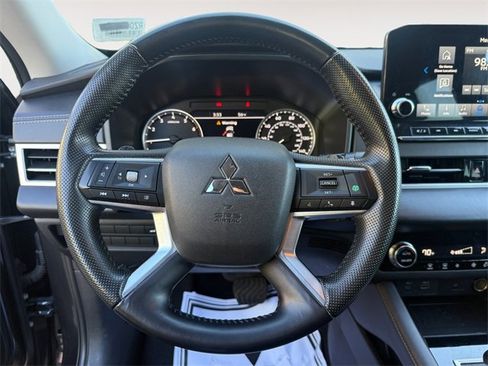 Used 2024 Mitsubishi Outlander SE image 16