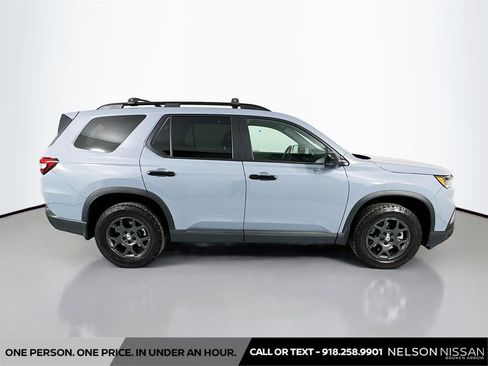 Used 2023 Honda Pilot TrailSport image 4