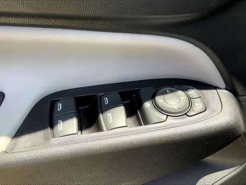 Used 2019 Chevrolet Equinox LS image 35