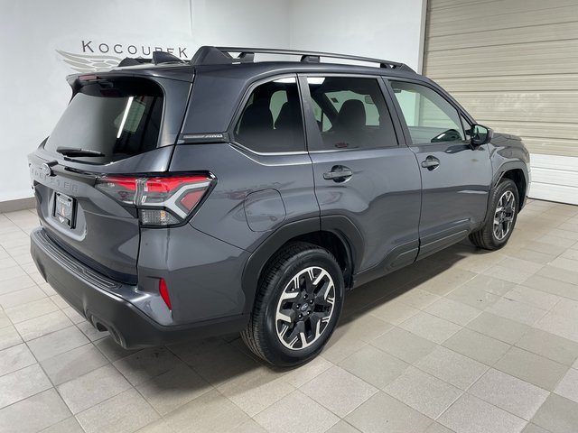 Used 2025 Subaru Forester Premium AWD/4WD image 6