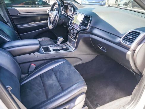 Used 2019 Jeep Grand Cherokee Altitude RWD image 15