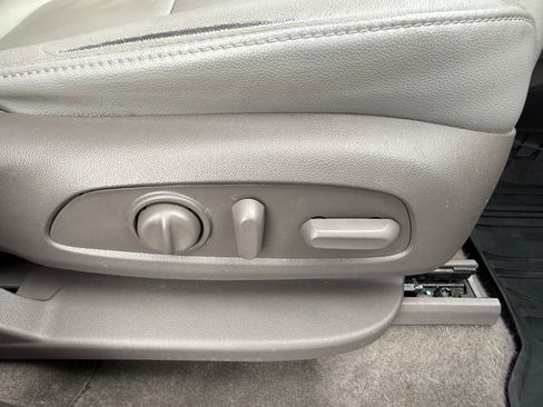 Used 2018 Chevrolet Traverse LT image 14