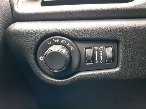 New 2026 Chrysler Voyager LX FWD image 22