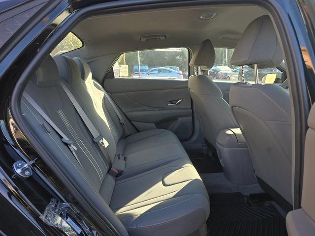 Certified 2025 Hyundai Elantra Hybrid FWD image 12