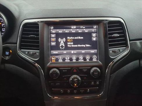 Used 2018 Jeep Grand Cherokee Altitude AWD/4WD image 17