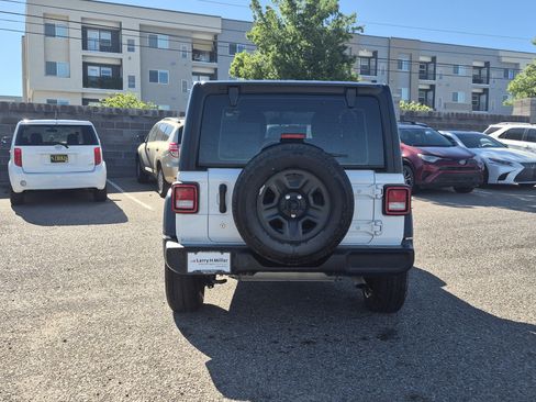 Used 2023 Jeep Wrangler Sport AWD/4WD image 4