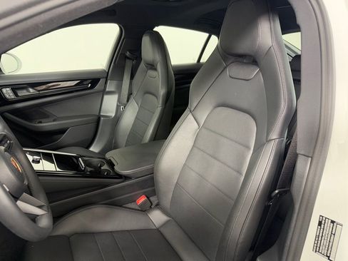 Certified 2025 Porsche Panamera image 5